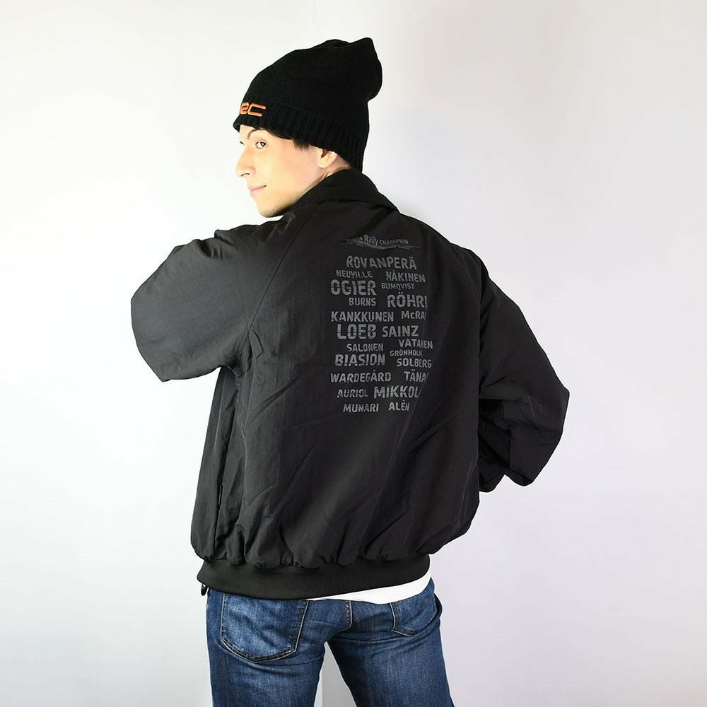 WRC｜WRCブルゾン’25｜ウェア｜ブラック｜モデル着用