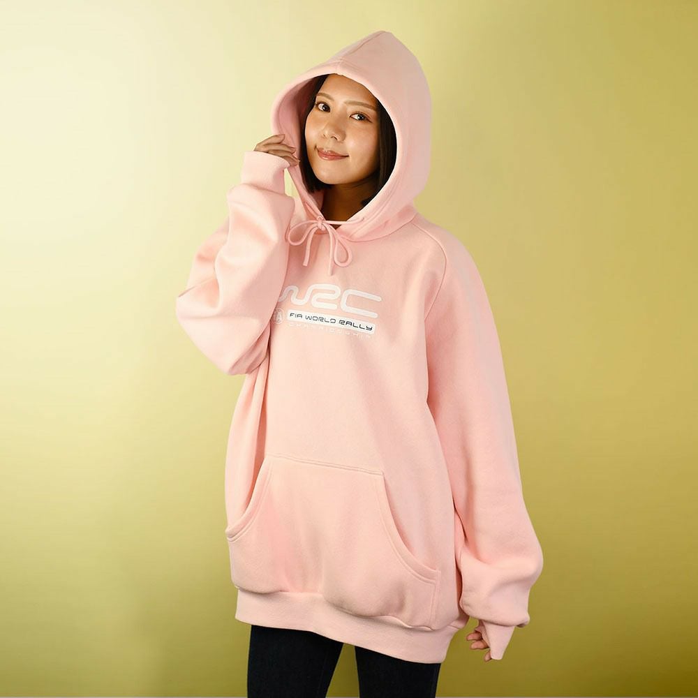 WRC｜WRCベーシックフーディー｜ウェア｜ピンク｜モデル着用