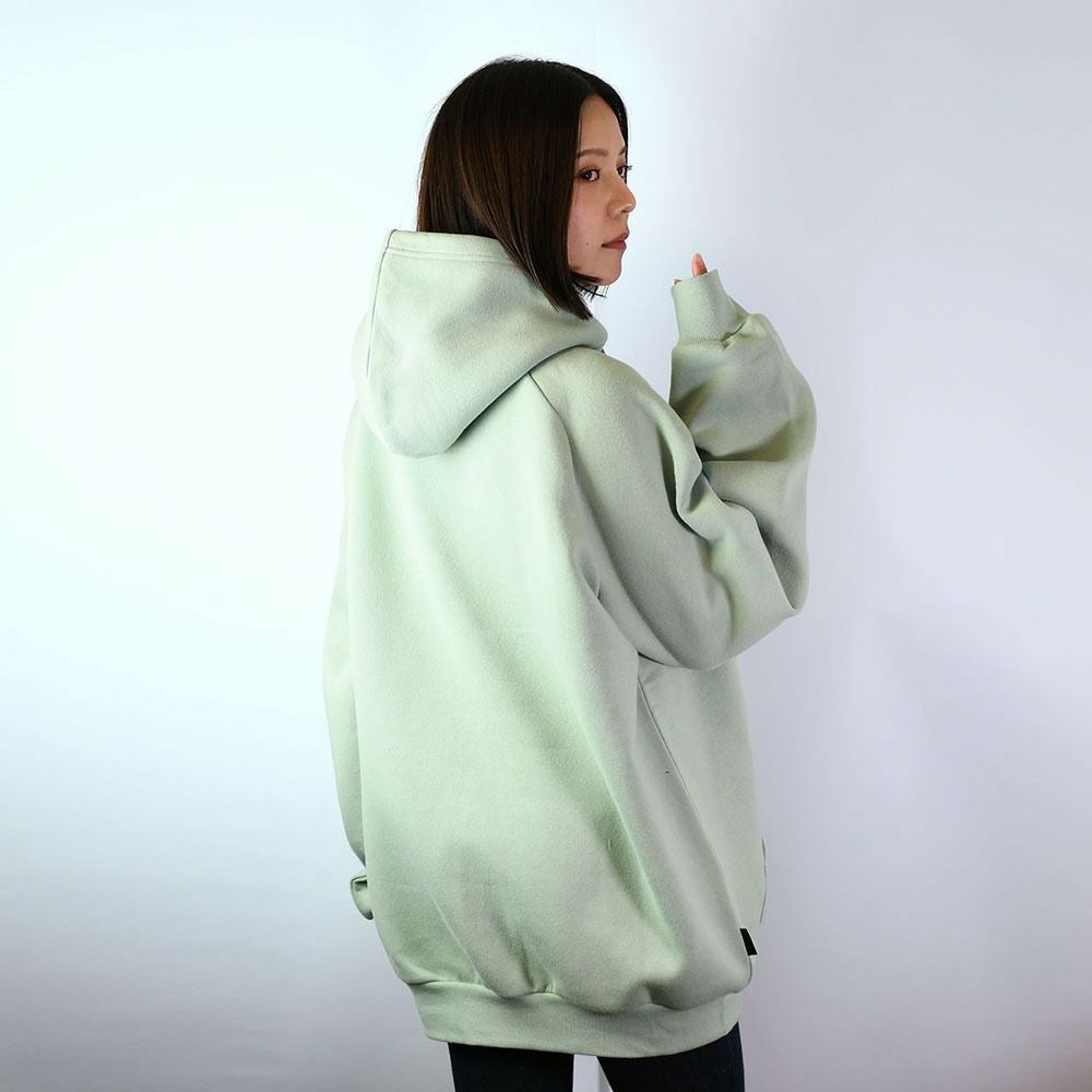 WRC｜WRCベーシックフーディー｜ウェア｜グリーン｜モデル着用