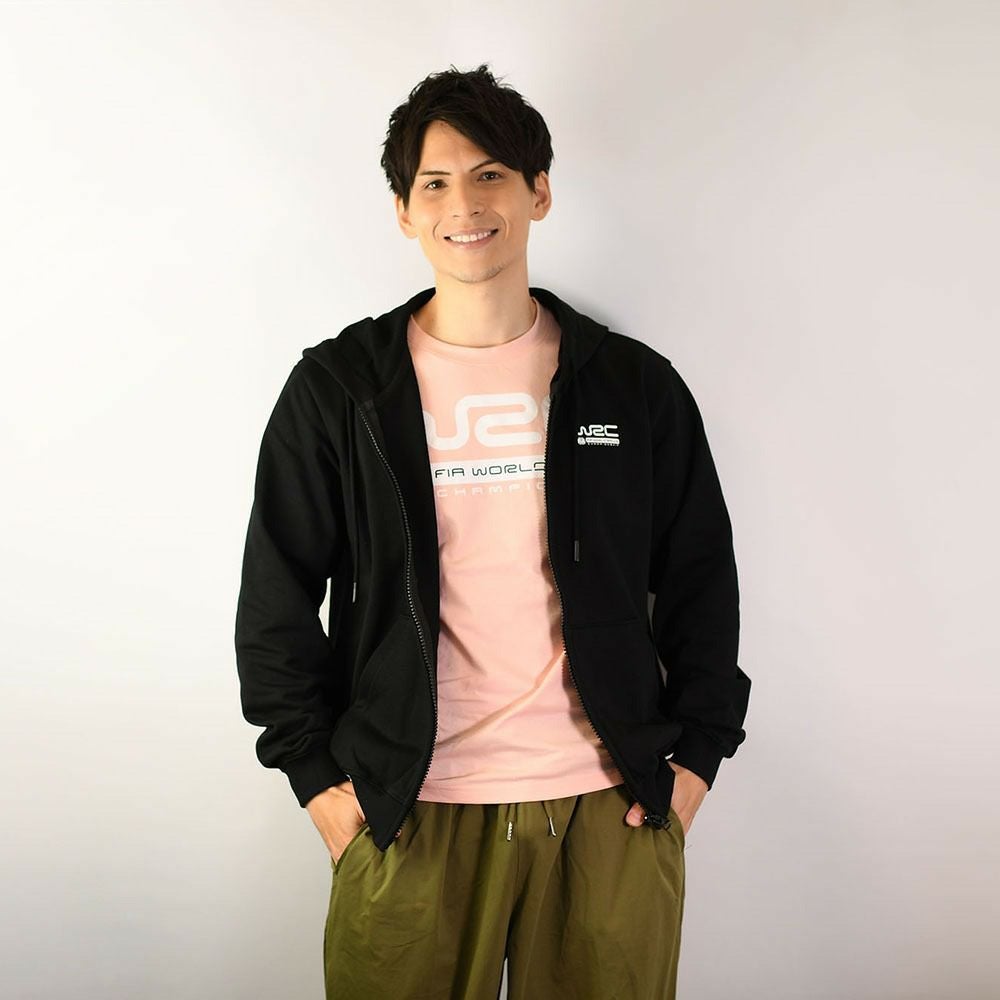 WRC｜ZIPフーディーMonte Carlo｜ウェア｜ブラック｜モデル着用