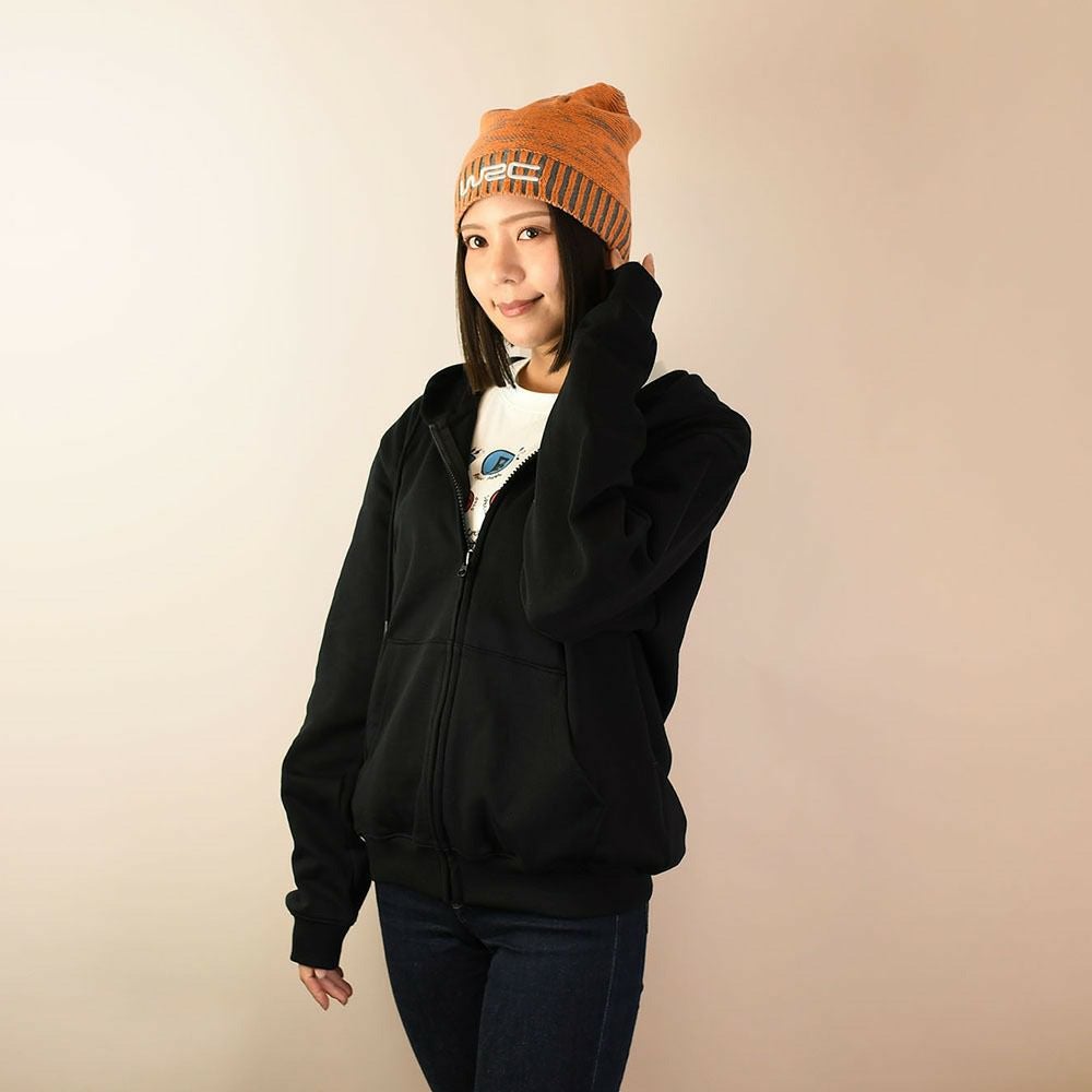 WRC｜ZIPフーディーMonte Carlo｜ウェア｜ブラック｜モデル着用