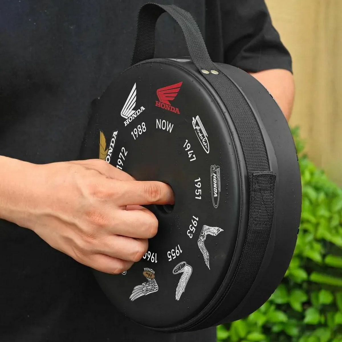 Cassette Car Products｜折り畳み椅子 デザイン ホンダウイングヒストリー イス スツール｜雑貨｜使用イメージ