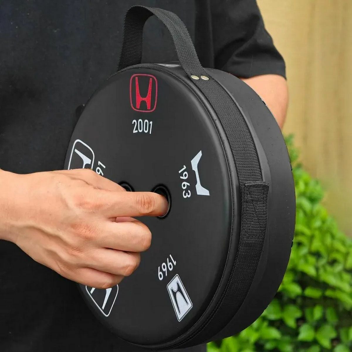 Cassette Car Products｜折り畳み椅子 デザイン ホンダ H ヒストリー イス スツール｜雑貨｜使用イメージ