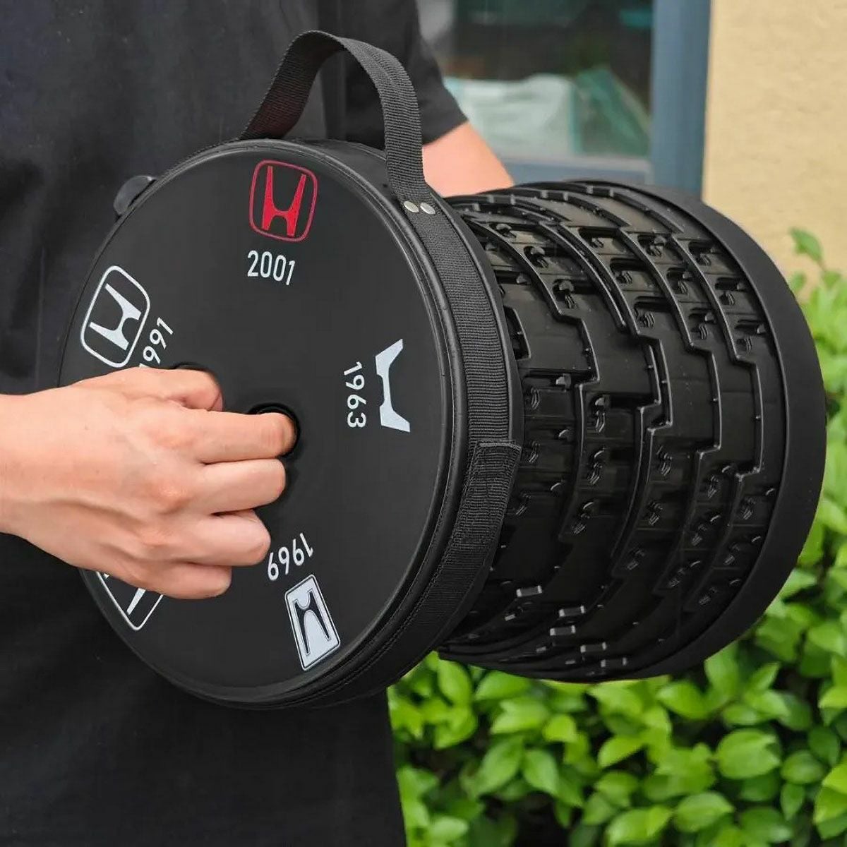 Cassette Car Products｜折り畳み椅子 デザイン ホンダ H ヒストリー イス スツール｜雑貨｜使用イメージ