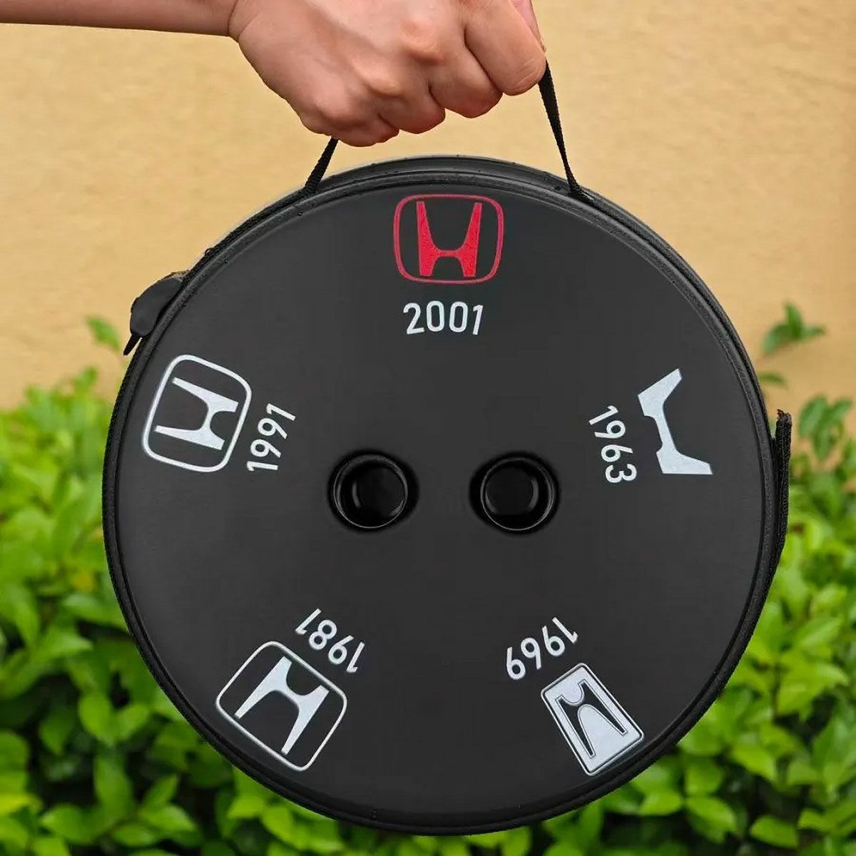 Cassette Car Products｜折り畳み椅子 デザイン ホンダ H ヒストリー イス スツール｜雑貨｜使用イメージ