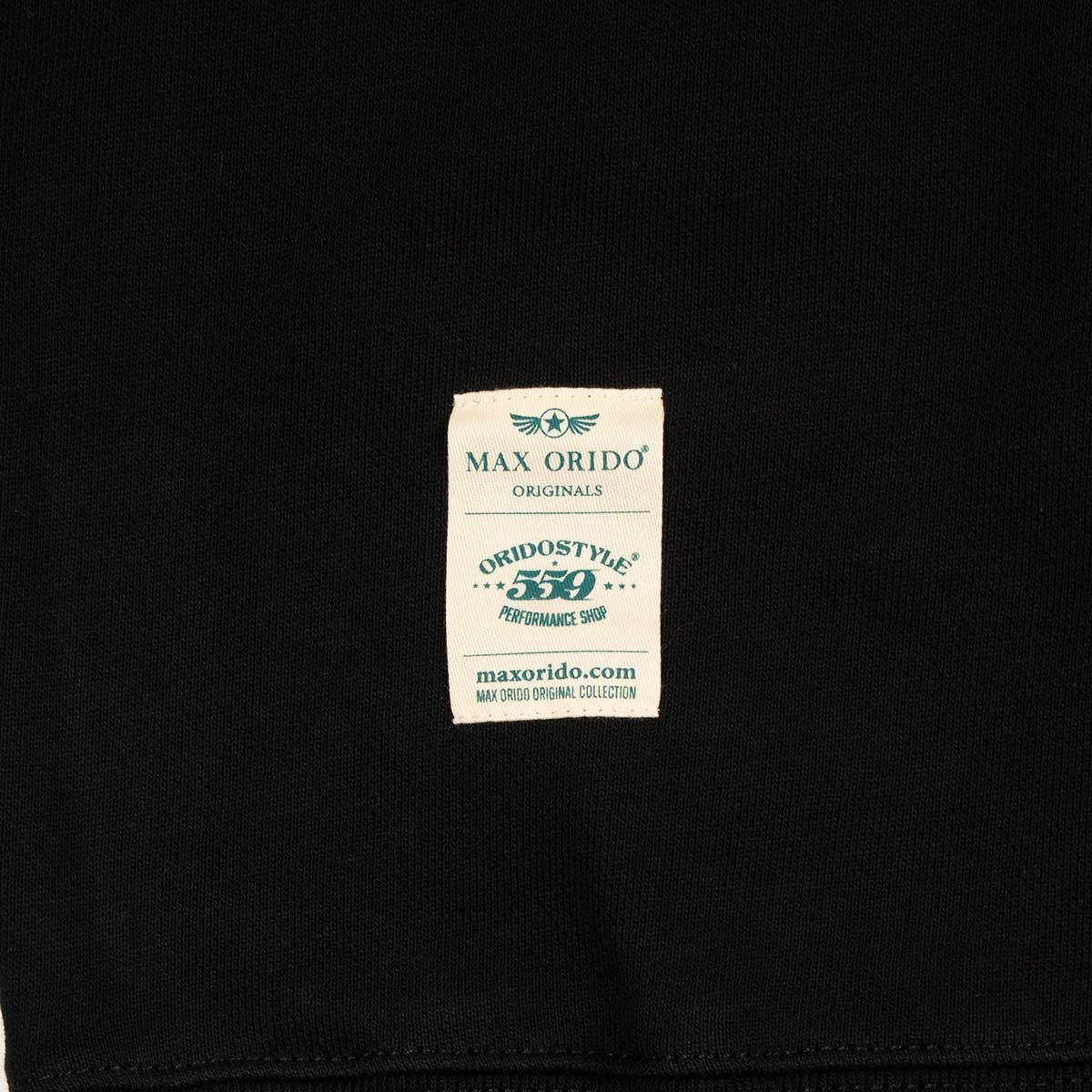 MAX ORIDO｜MAX ORIDO aMAX ORIDO｜MAX ORIDO 3D クルーネック｜スウェット｜ブラック3D クルーネック｜スウェット｜ブラック｜モデル着用