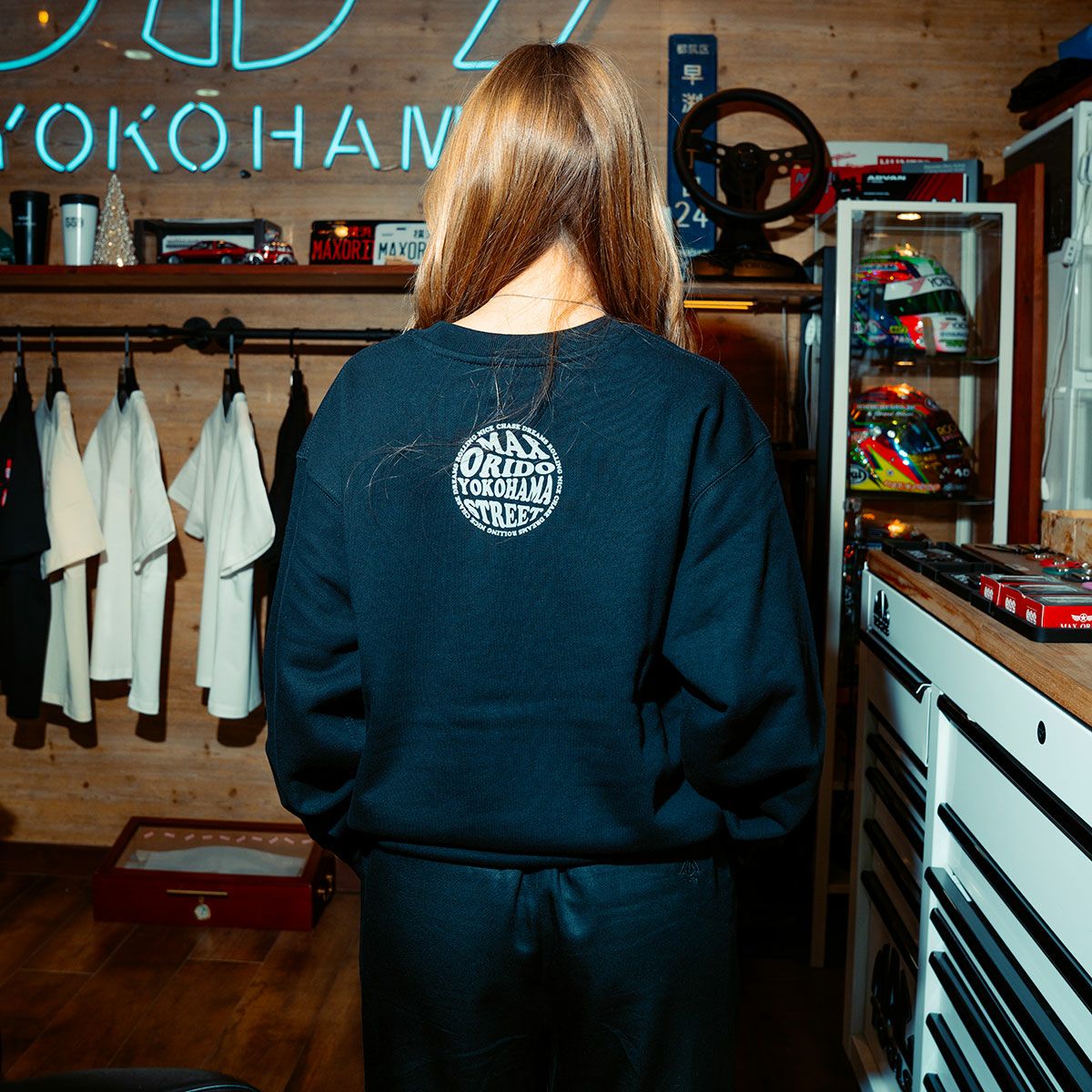 MAX ORIDO｜MAX ORIDO 3D クルーネック｜スウェット｜ブラック｜モデル着用