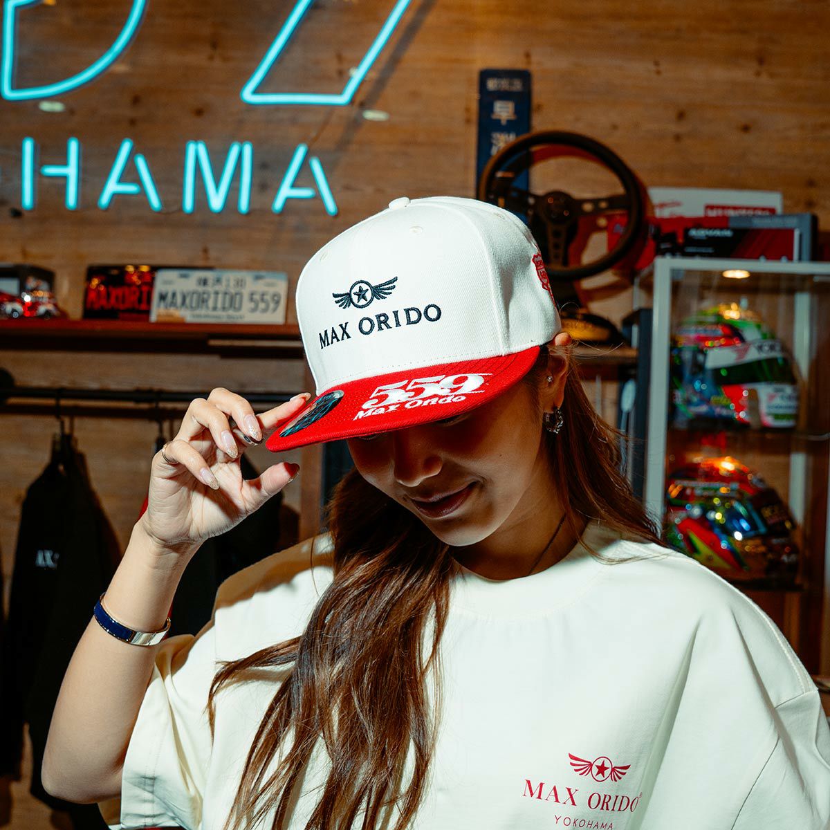 MAX ORIDO｜Max Orido RIDOX キャップ｜帽子｜ベージュ×レッド｜モデル着用