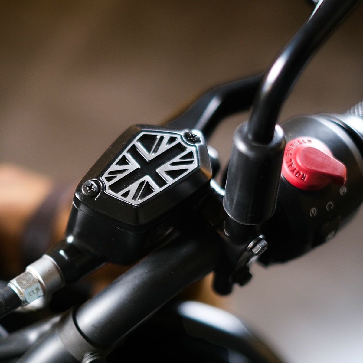 Trip Machine｜ブレーキオイル リザーバーキャップ for ヒマラヤン ＆ ゲリラ450｜雑貨｜ブラック×シルバー｜使用イメージ