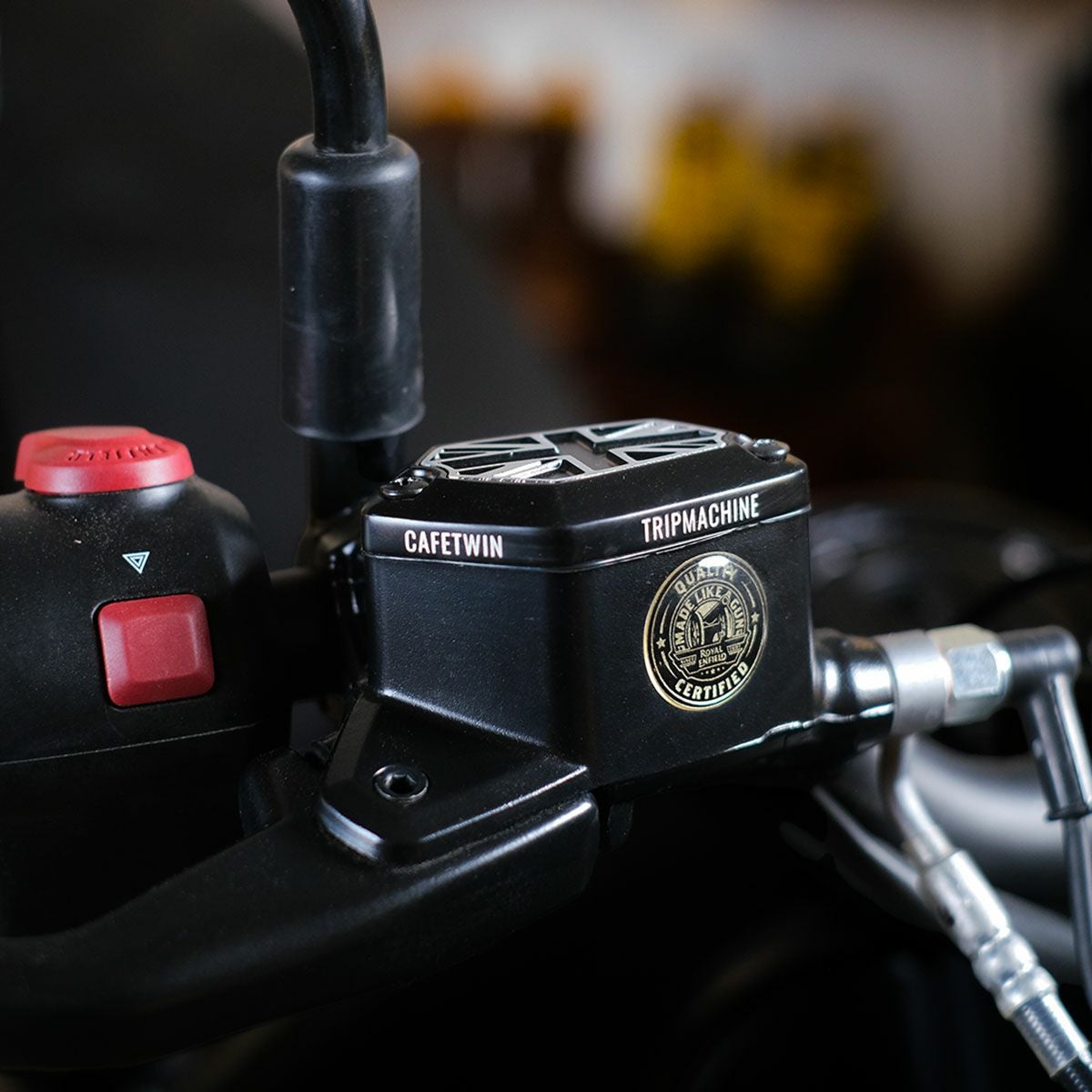 Trip Machine｜ブレーキオイル リザーバーキャップ for ヒマラヤン ＆ ゲリラ450｜雑貨｜ブラック×シルバー｜使用イメージ