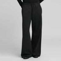 REPLAY｜ワイドレッグ スポーツ トラウザー｜パンツ｜ブラック｜モデル着用