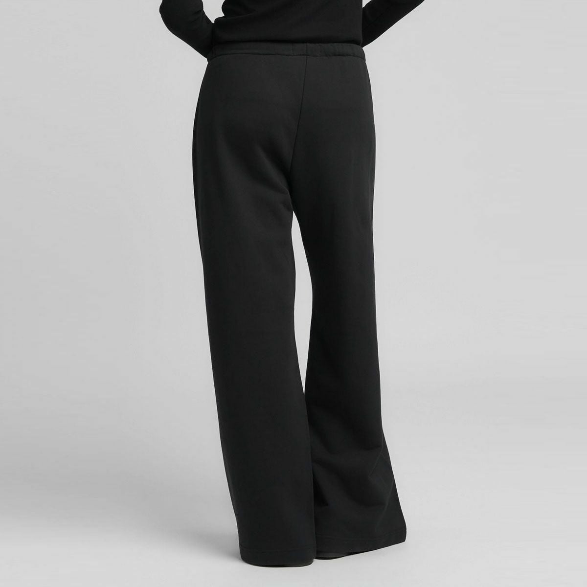 REPLAY｜ワイドレッグ スポーツ トラウザー｜パンツ｜ブラック｜モデル着用