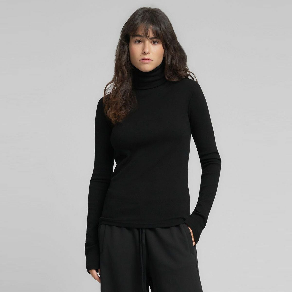 REPLAY｜ワイドレッグ スポーツ トラウザー｜パンツ｜ブラック｜モデル着用