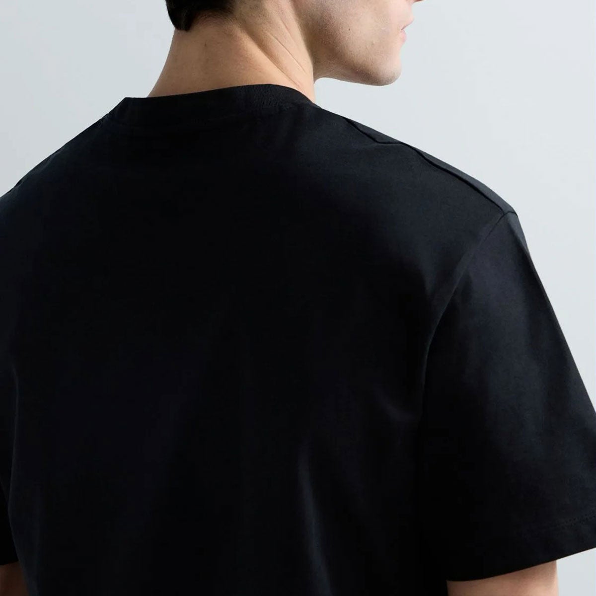 REPLAY｜フロントプリント リラックスフィット Tシャツ｜トップス｜ブラック｜モデル着用