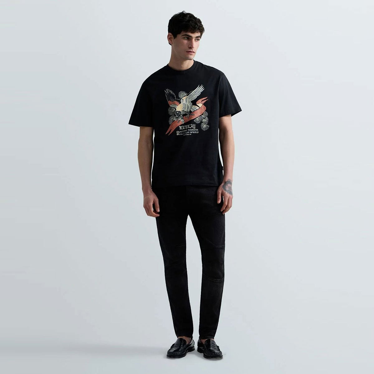 REPLAY｜フロントプリント リラックスフィット Tシャツ｜トップス｜ブラック｜モデル着用