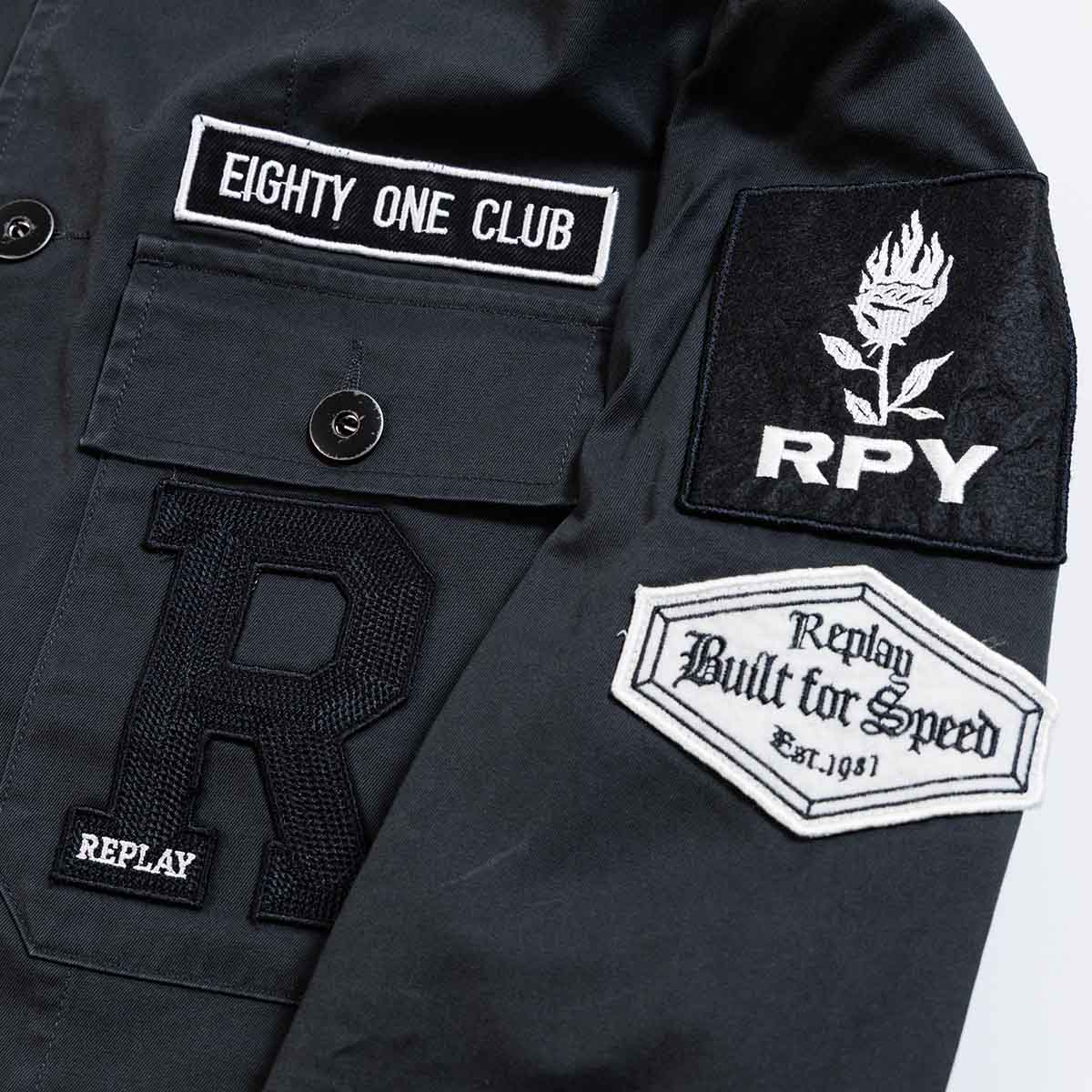 REPLAY｜カスタムパッチアーミージャケット｜ウェア｜ライトミリタリー｜モデル着用