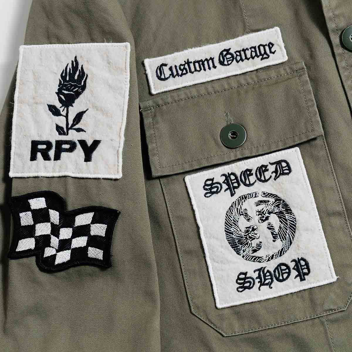 REPLAY｜カスタムパッチアーミージャケット｜ウェア｜ライトミリタリー｜モデル着用