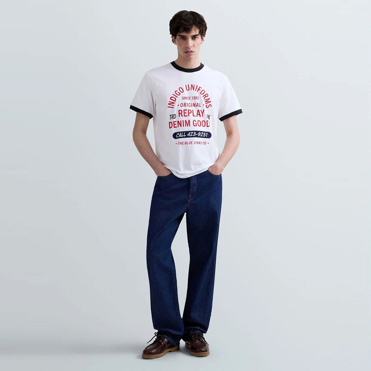 REPLAY｜レギュラーフィット フロントプリント Tシャツ｜トップス｜ナチュラルホワイト｜モデル着用