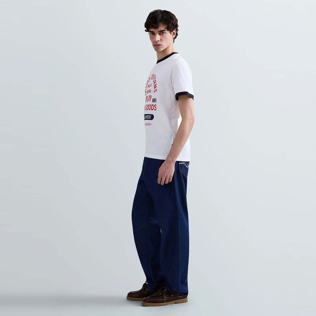 REPLAY｜レギュラーフィット フロントプリント Tシャツ｜トップス｜ナチュラルホワイト｜モデル着用