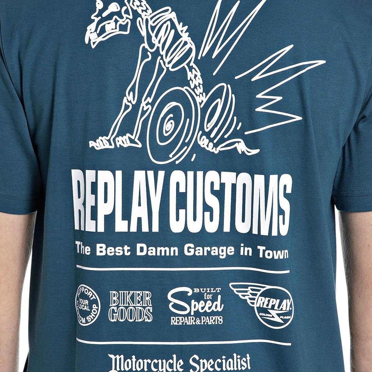 REPLAY｜カスタム プリント ジャージー Tシャツ｜トップス｜ペトロールブルー｜モデル着用
