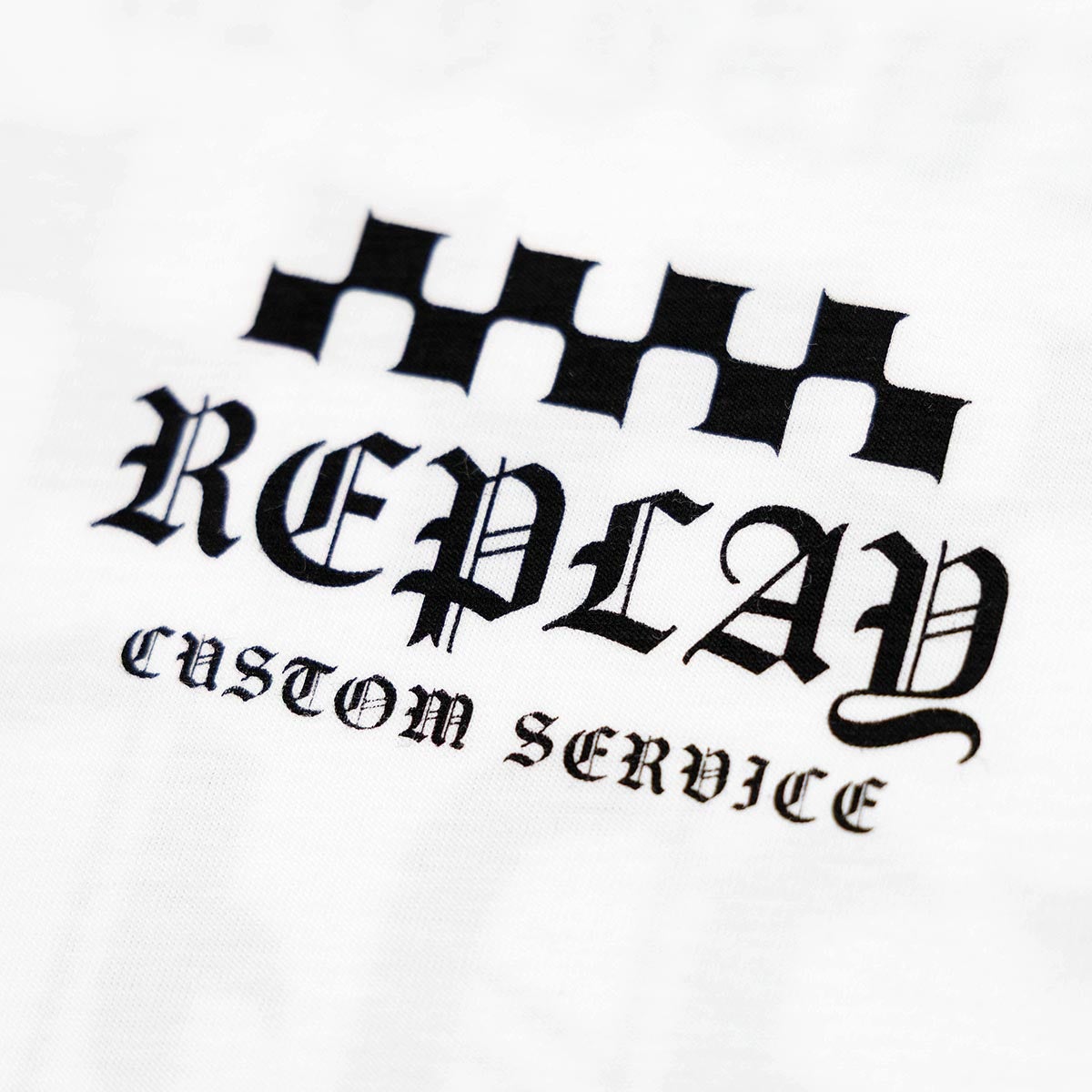 REPLAY｜レギュラーフィット レタリング Tシャツ｜トップス｜ブラックボード｜モデル着用