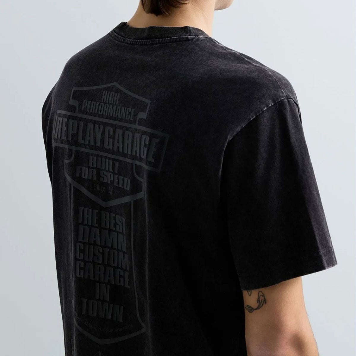 REPLAY｜レタリング ジャージー Tシャツ｜トップス｜ブラックボード｜モデル着用