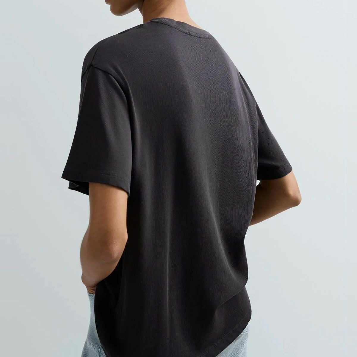 REPLAY｜グラフィックプリント ジャージー Tシャツ｜トップス｜ブラックボード｜モデル着用