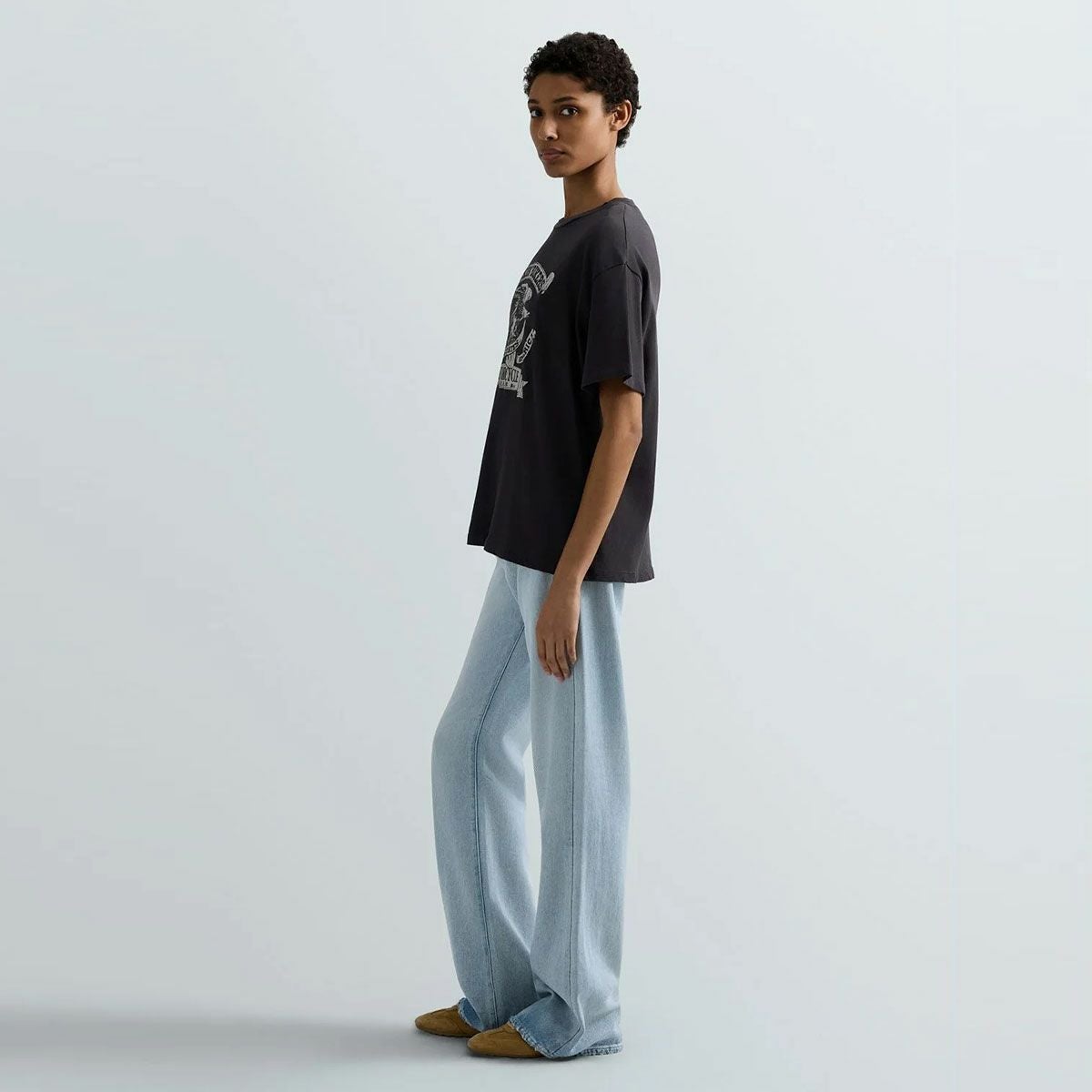 REPLAY｜グラフィックプリント ジャージー Tシャツ｜トップス｜ブラックボード｜モデル着用