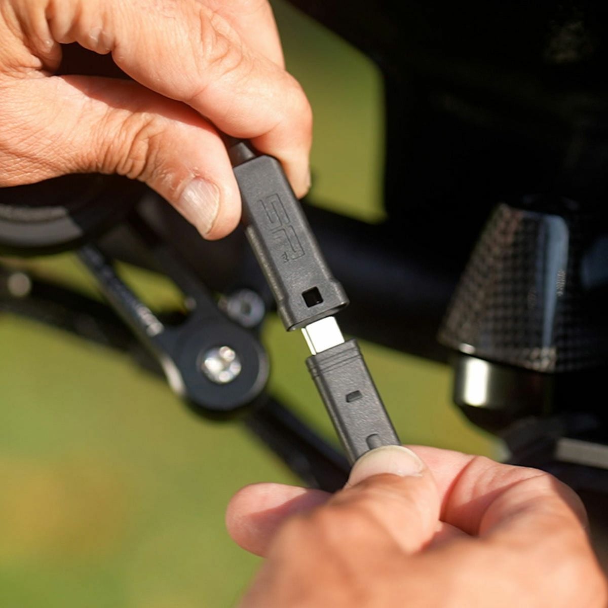 SP CONNECT｜ワイヤレス充電器用 ケーブル 12V DC｜雑貨｜使用イメージ