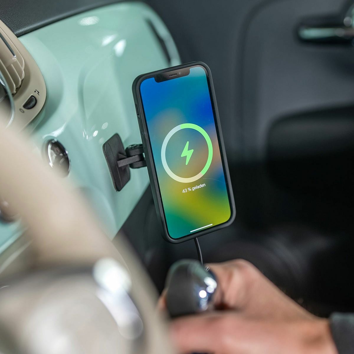 SP CONNECT｜粘着式 充電マウント Pro｜雑貨｜ブラック｜使用イメージ