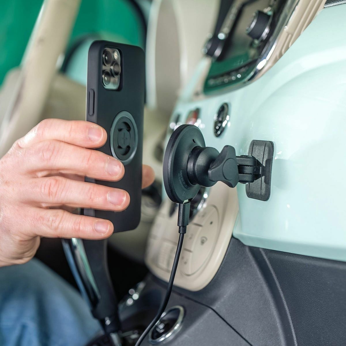 SP CONNECT｜粘着式 充電マウント Pro｜雑貨｜ブラック｜使用イメージ