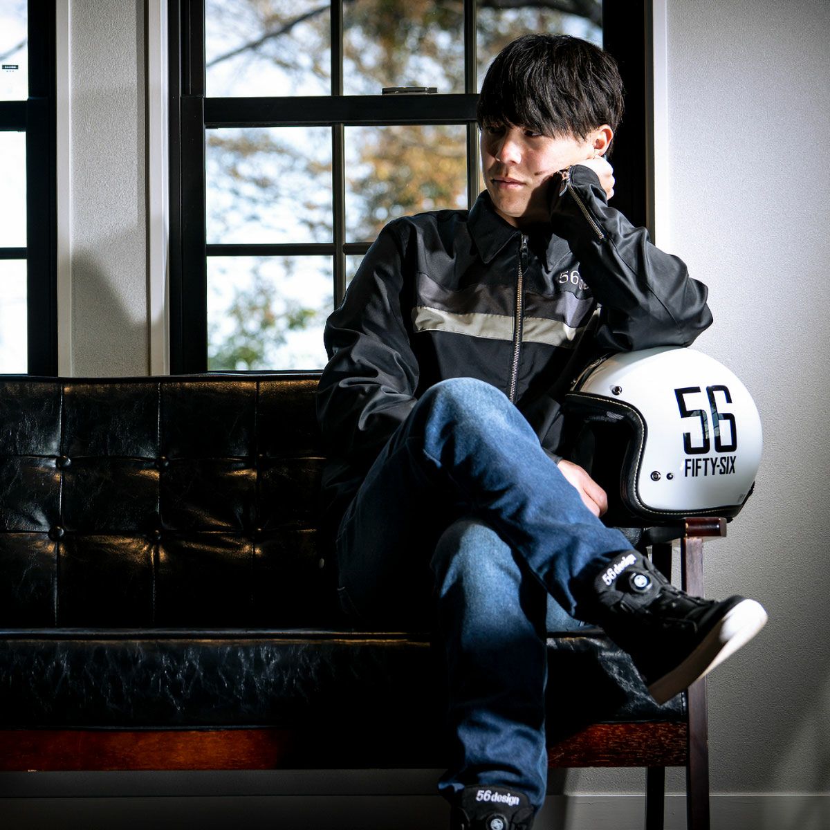 56design｜フィフティーズ ブルゾン ’26｜アウター｜ブラック×ライトグレー｜モデル着用