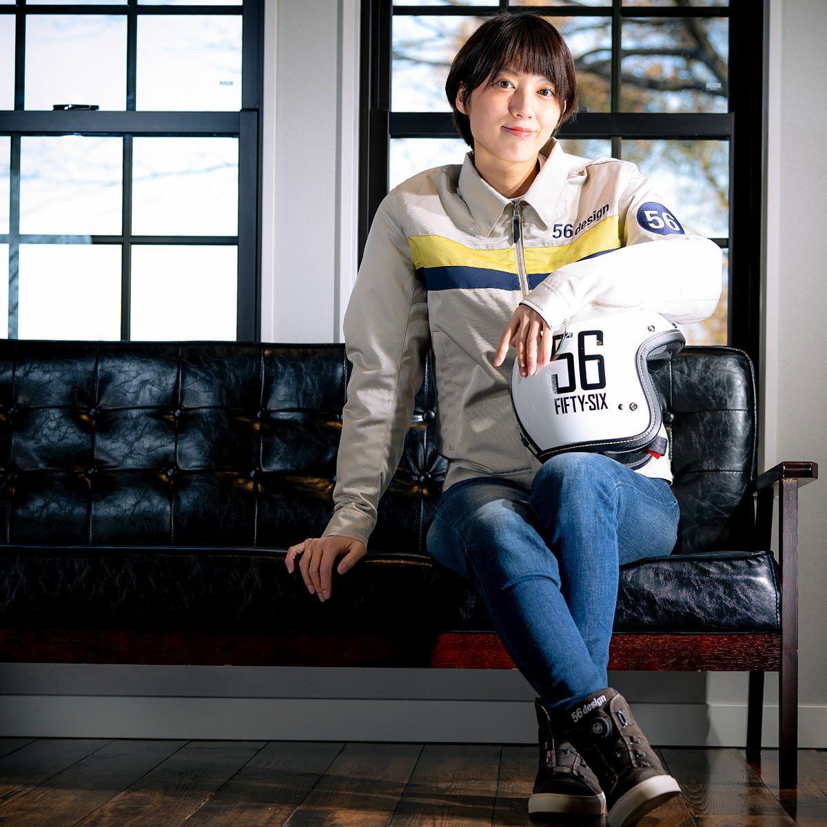 56design｜フィフティーズ ブルゾン ’26｜アウター｜ライトベージュ×ネイビー｜モデル着用