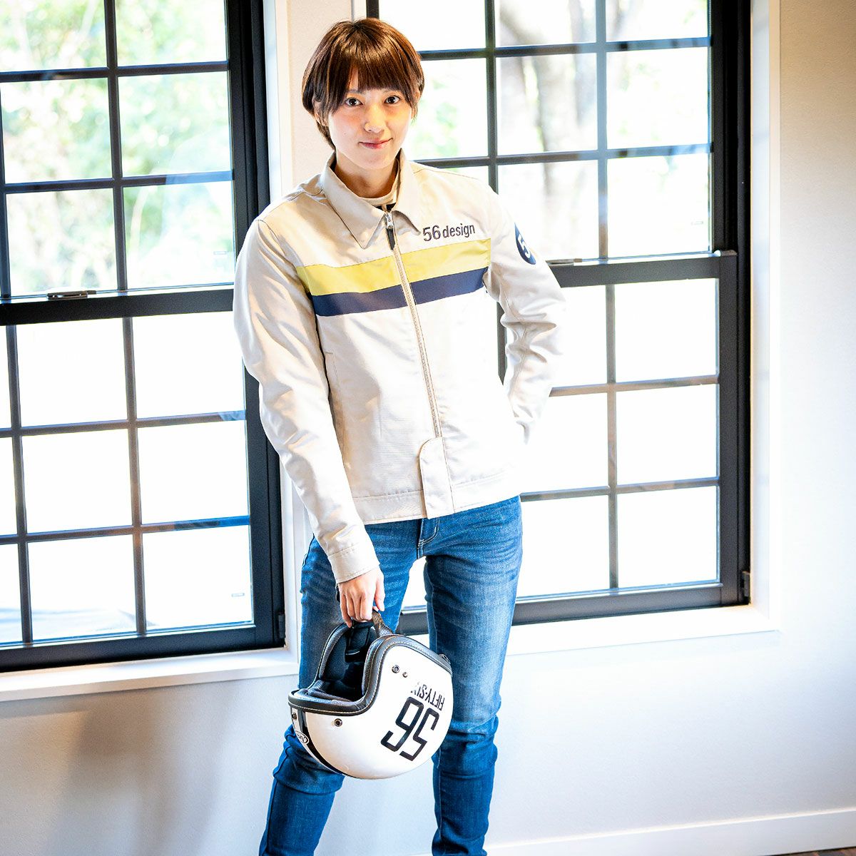 56design｜フィフティーズ ブルゾン ’26｜アウター｜ライトベージュ×ネイビー｜モデル着用