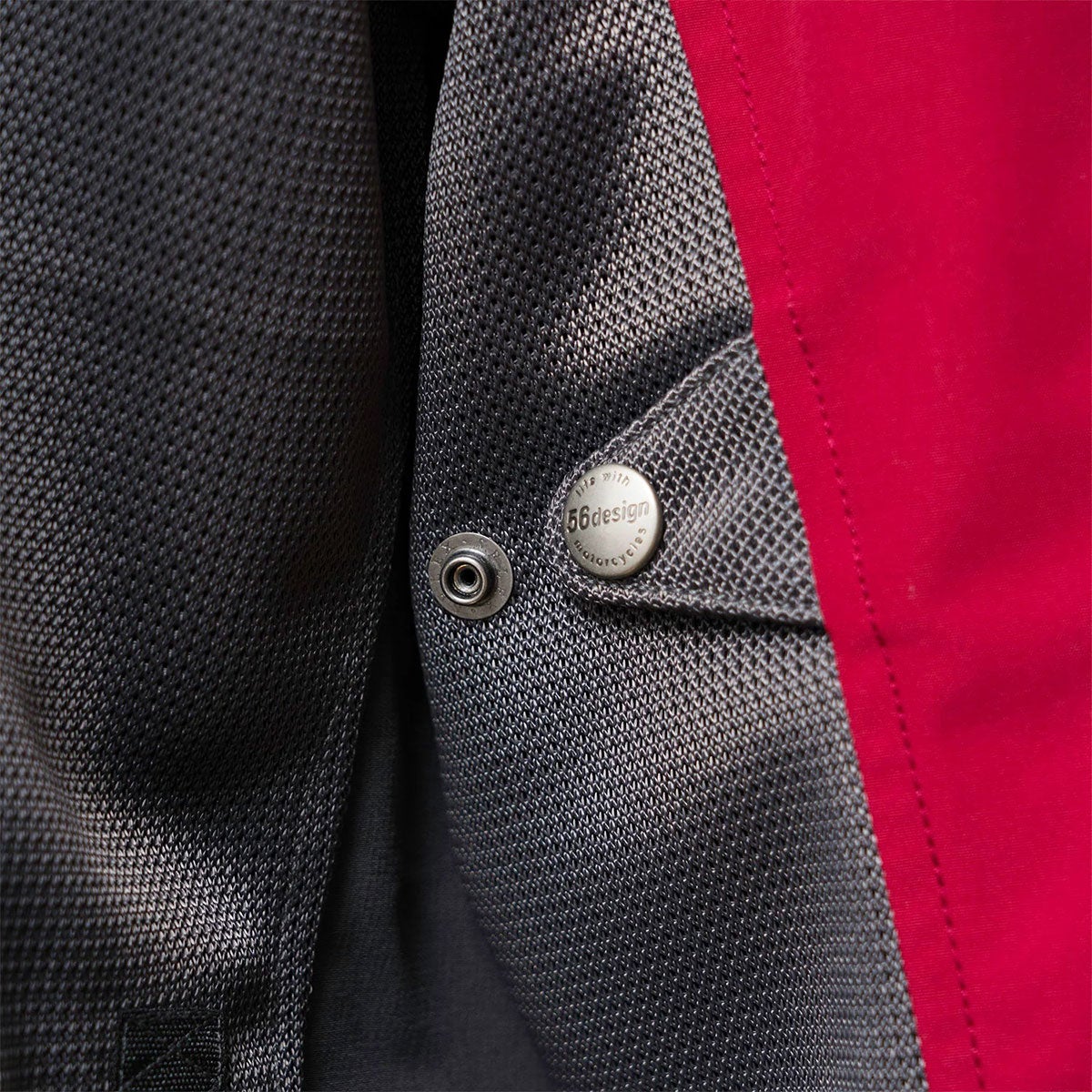 56design｜ハーフ メッシュ パーカー エヴォ 2 ’26｜アウター｜ダークグレー×レッド