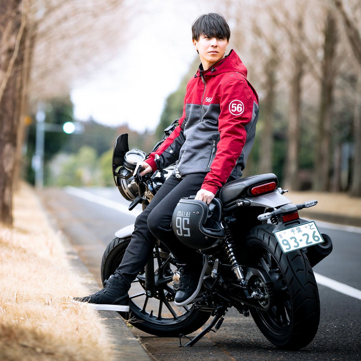 56design｜ハーフ メッシュ パーカー エヴォ 2 ’26｜アウター｜ダークグレー×レッド｜モデル着用