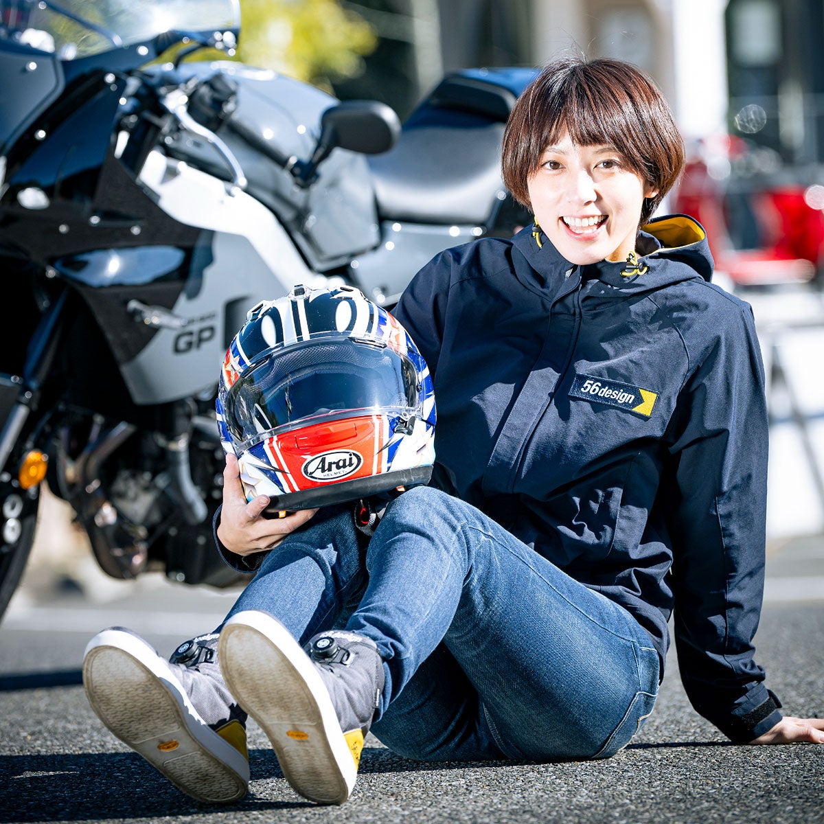 56design｜ベーシック フーディ｜アウター｜ネイビー×イエロー｜モデル着用