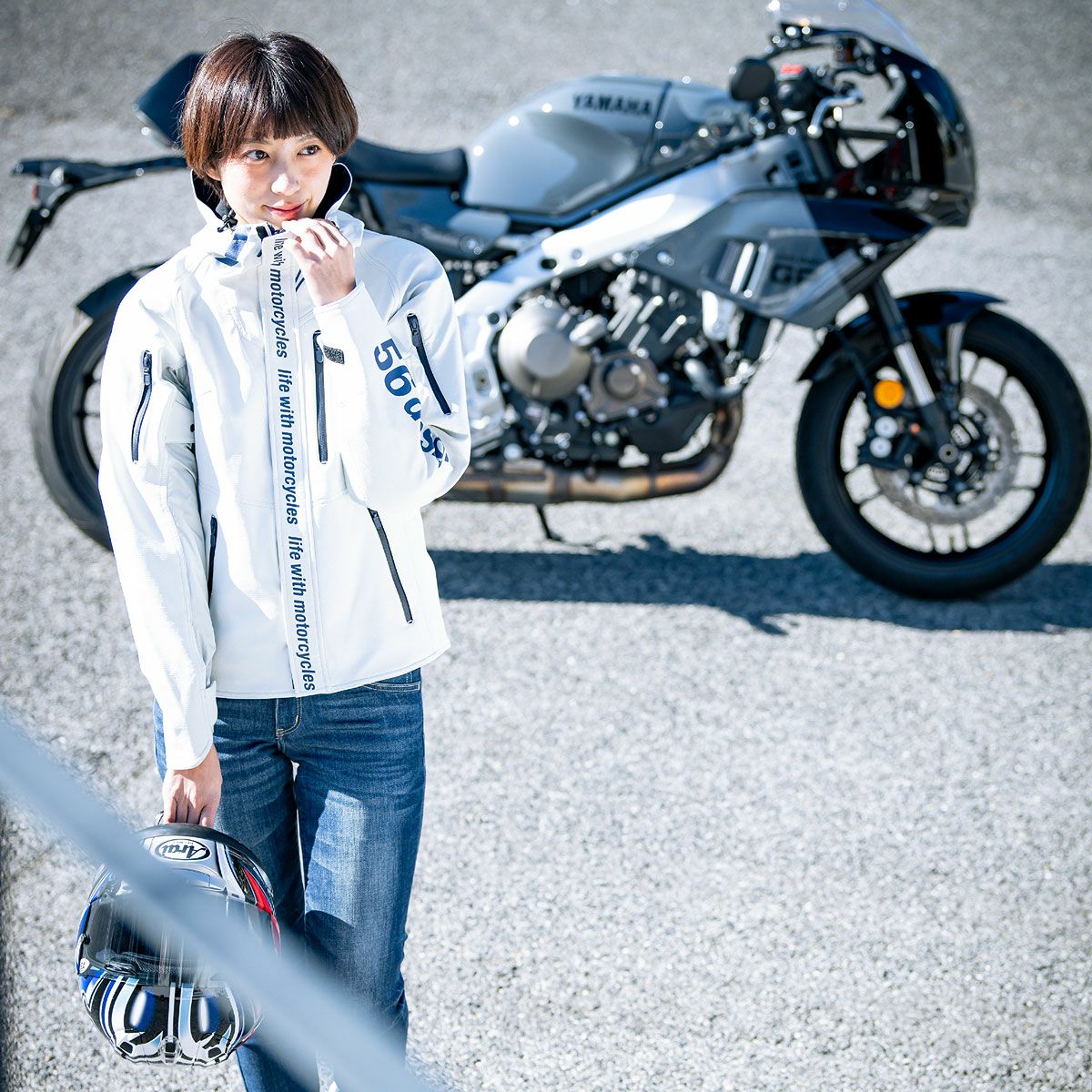 56design｜アクシス ジャケット ’26｜アウター｜ホワイト×フォレストグリーン｜モデル着用