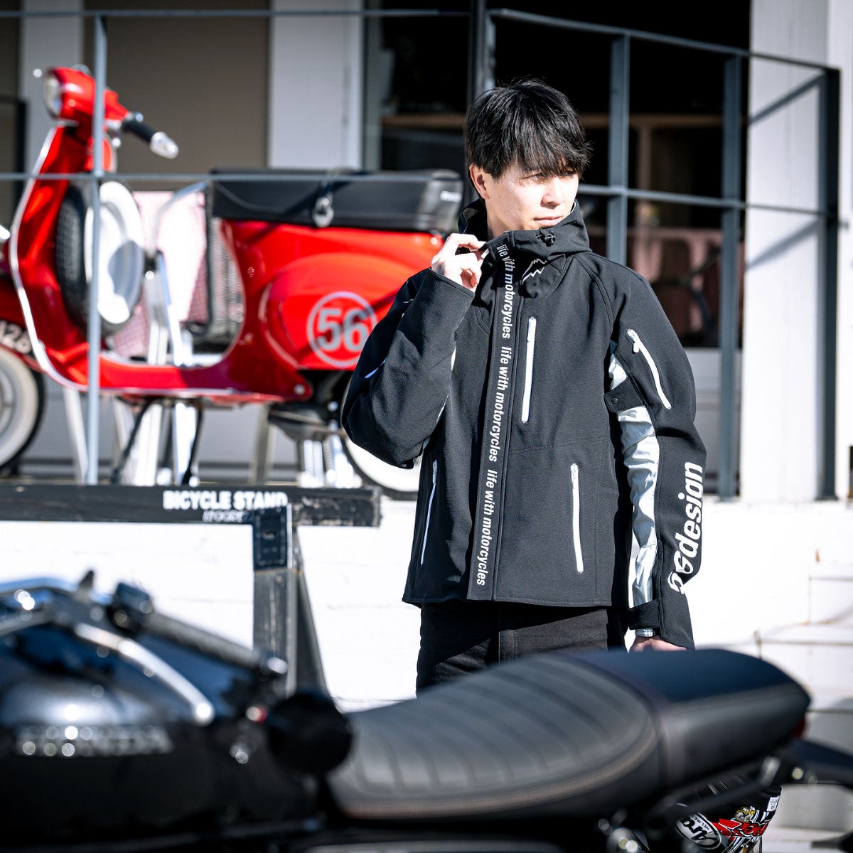 56design｜アクシス ジャケット ’26｜アウター｜ブラック×アイボリー｜モデル着用