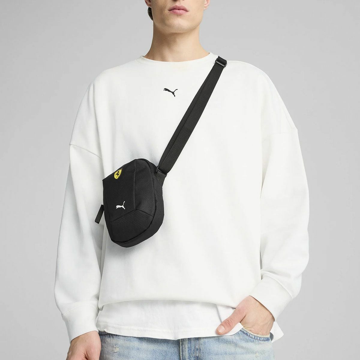 Ferrari｜フェラーリ レーシング ポータブルバッグ｜バック｜ブラック｜使用イメージ