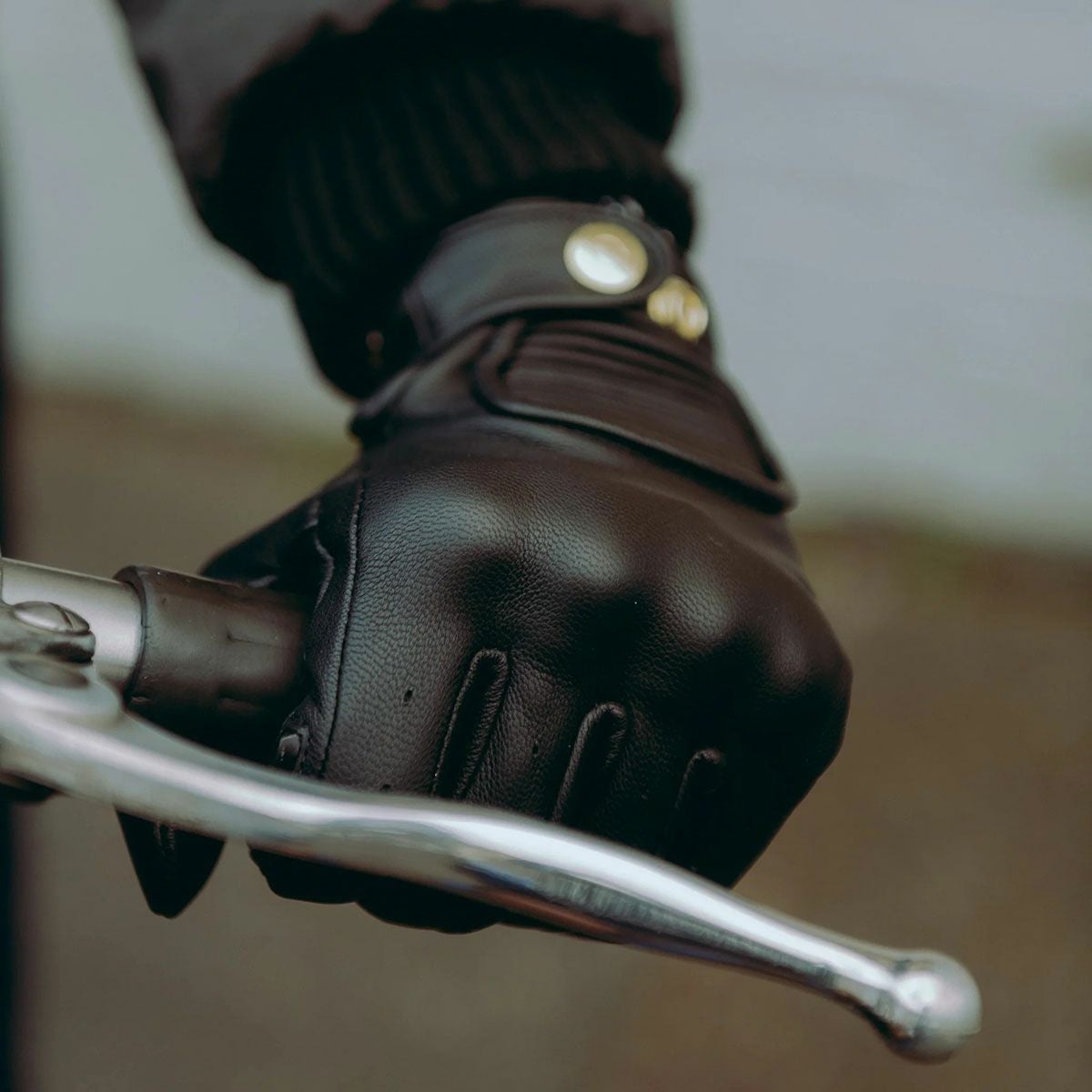 HEDON｜クラフテッドハンズグローブ｜グローブ｜ブラック｜モデル着用