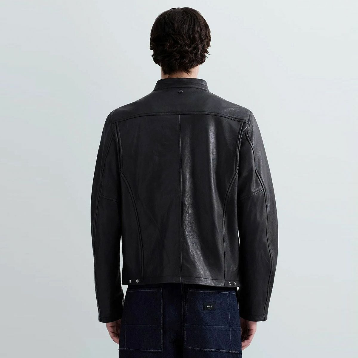 REPLAY｜ワックスレザー バイカージャケット｜アウター｜ブラック｜モデル着用