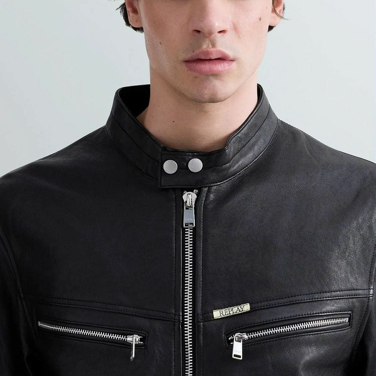 REPLAY｜ワックスレザー バイカージャケット｜アウター｜ブラック｜モデル着用