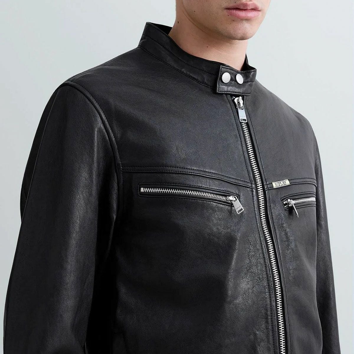 REPLAY｜ワックスレザー バイカージャケット｜アウター｜ブラック｜モデル着用