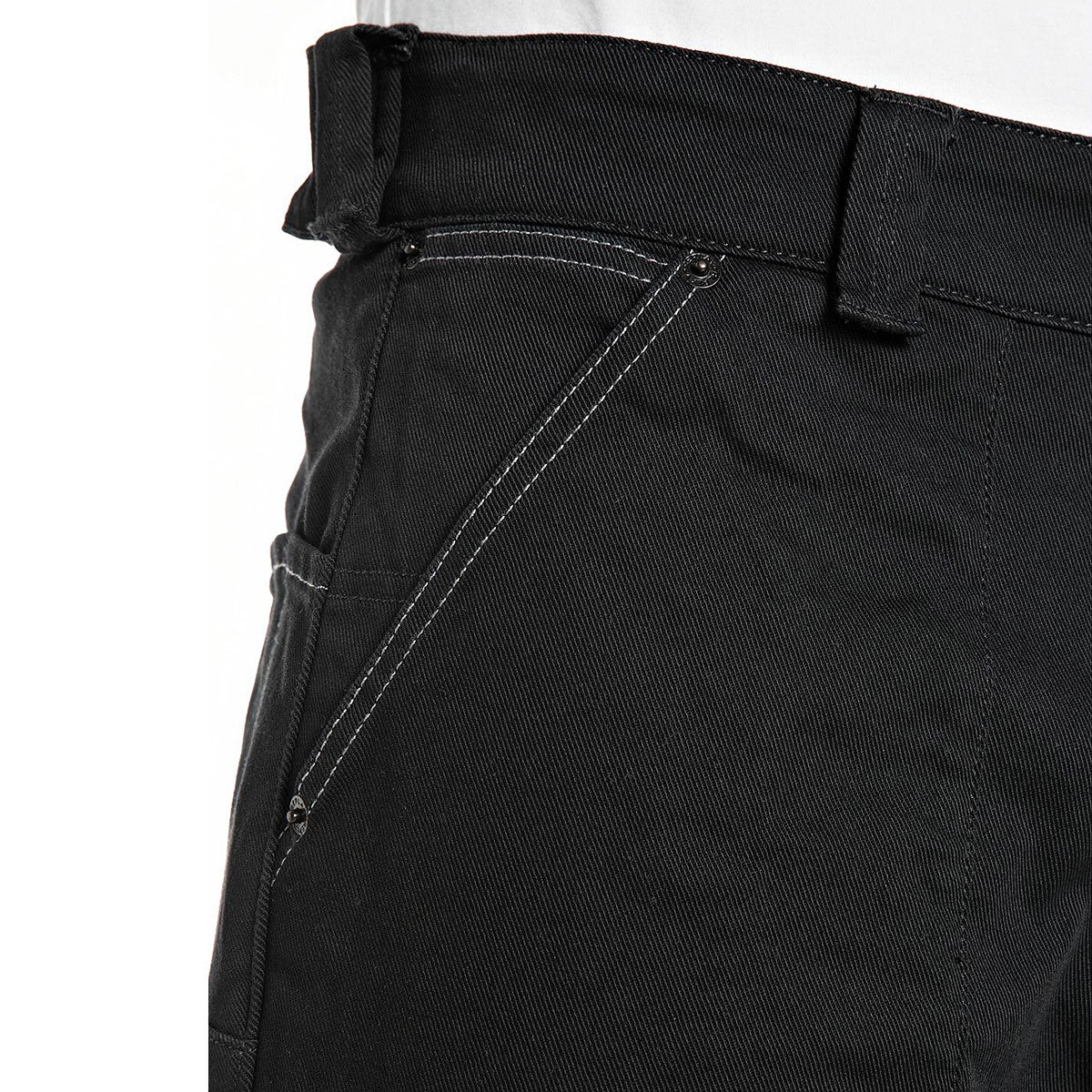 REPLAY｜リラックスフィット ブラック コンフォートデニム｜パンツ｜ブラック｜モデル着用