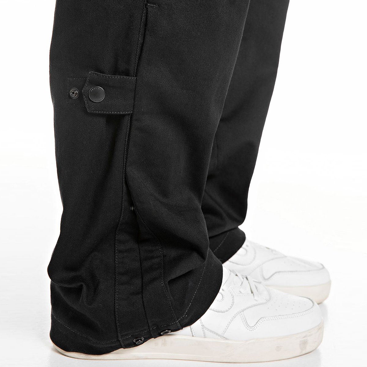 REPLAY｜リラックスフィット ブラック コンフォートデニム｜パンツ｜ブラック｜モデル着用