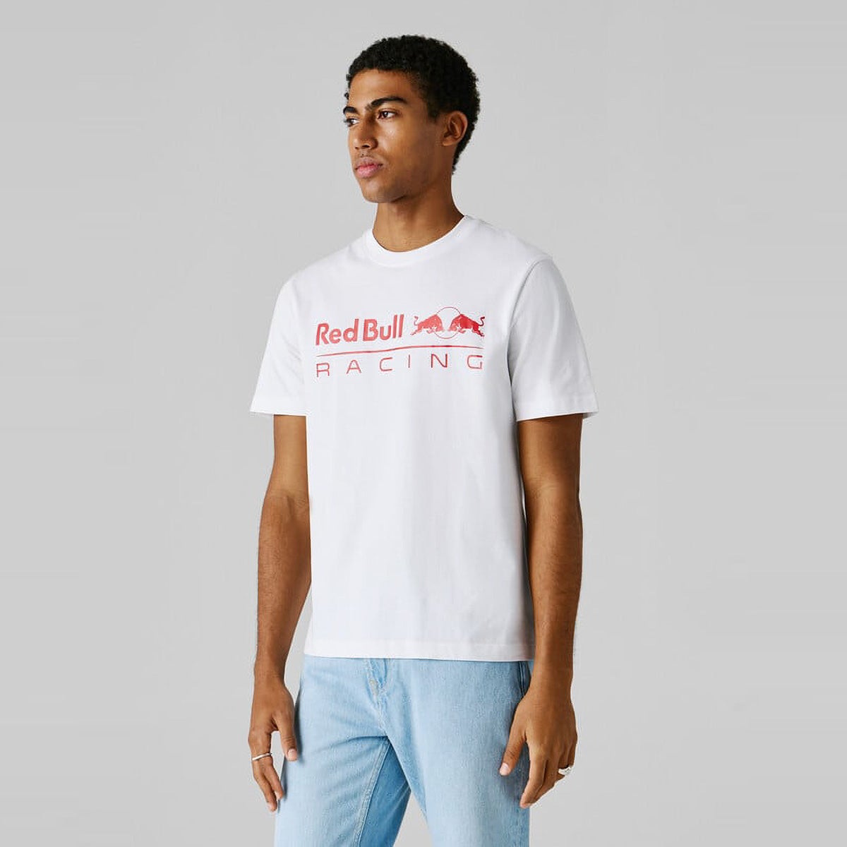 Pepe Jeans｜ぺぺ×レッドブル レギュラーフィット ロゴプリントTシャツ｜ウェア｜ホワイト｜モデル着用