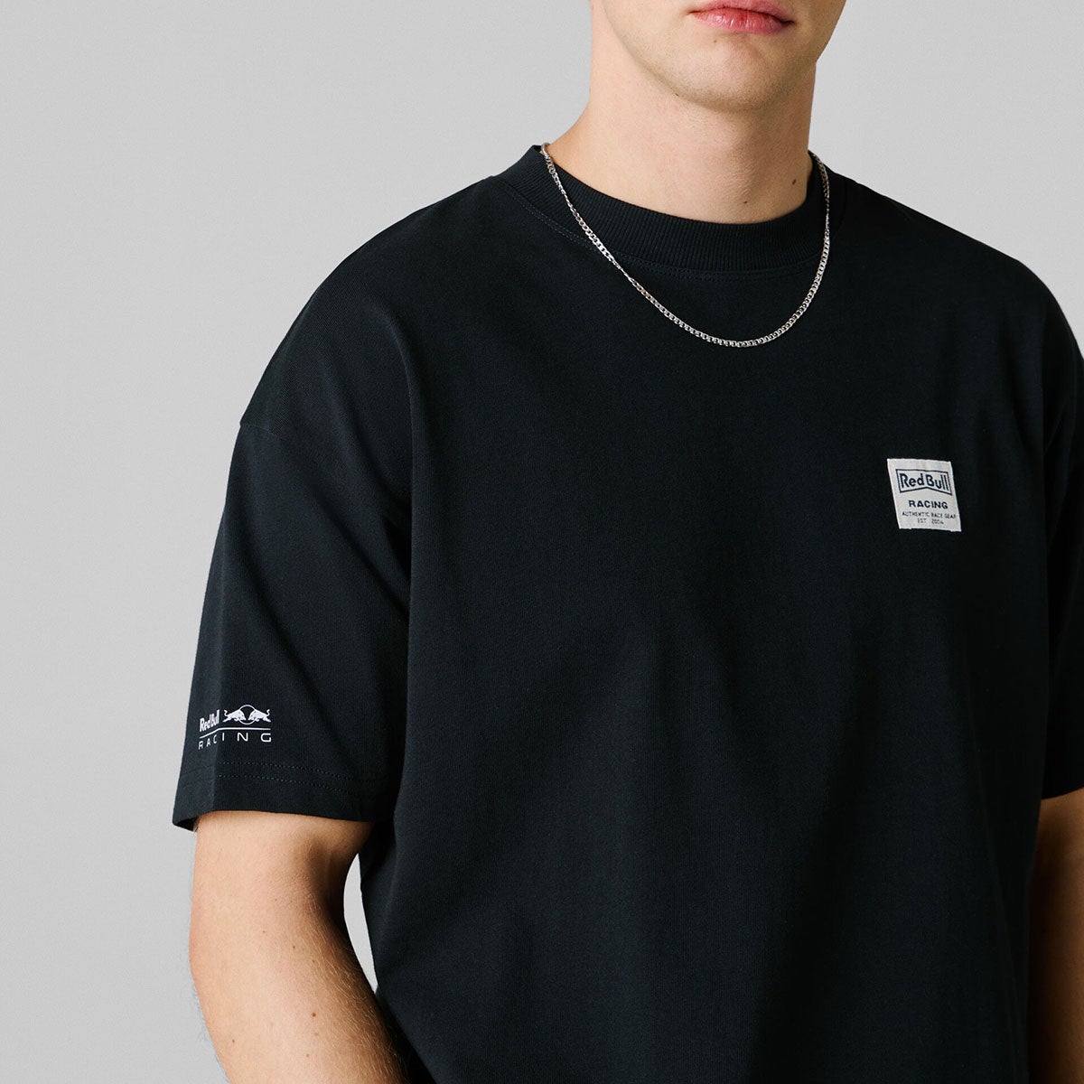 Pepe Jeans｜ぺぺ×レッドブル バックプリント ルーズフィットTシャツ｜ウェア｜ブラック｜モデル着用