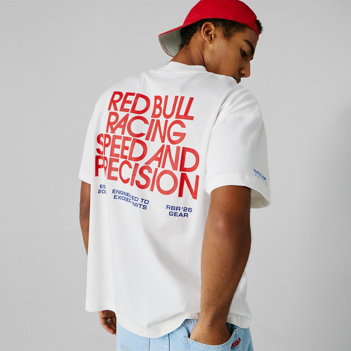 Pepe Jeans｜ぺぺ×レッドブル バックプリント ルーズフィットTシャツ｜ウェア｜オフホワイト｜モデル着用