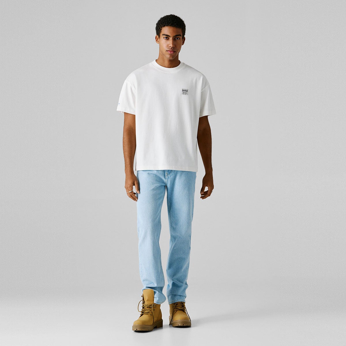 Pepe Jeans｜ぺぺ×レッドブル バックプリント ルーズフィットTシャツ｜ウェア｜オフホワイト｜モデル着用